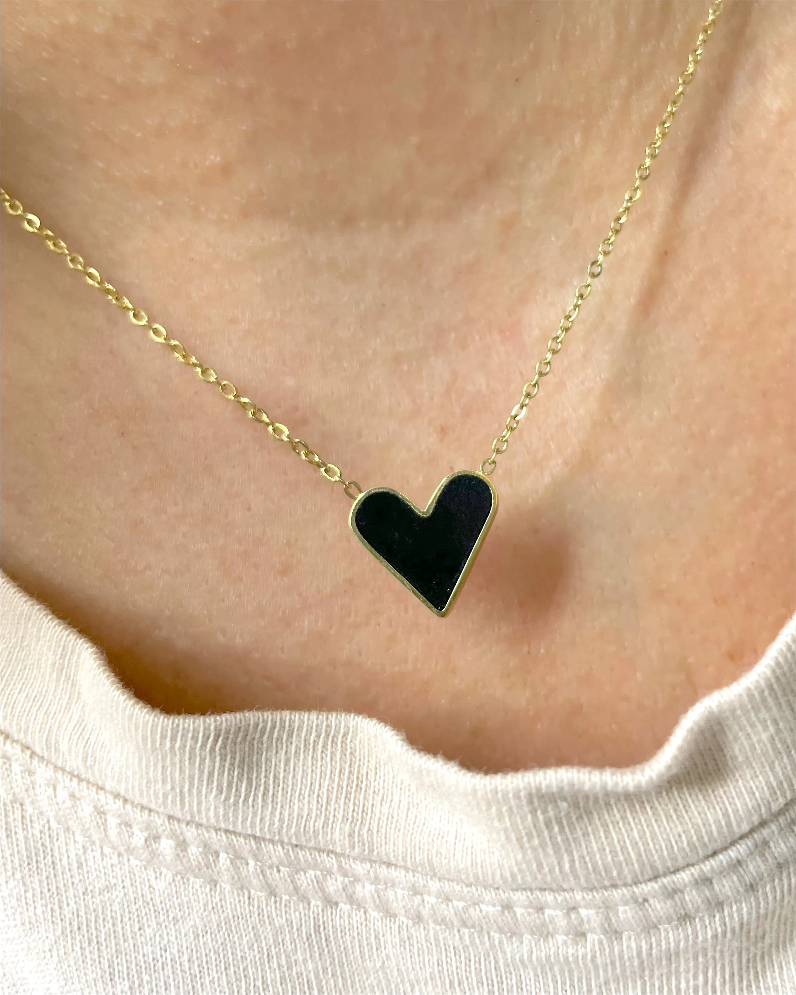 Black heart necklace