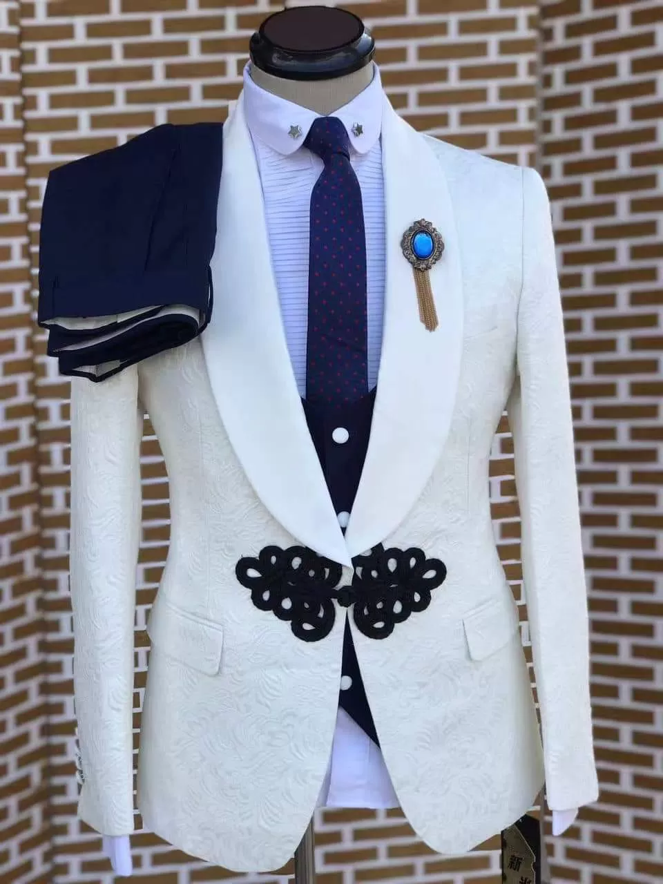 Custom white jacquard coat with red vest pant 3-piece Chinese knot and coil buckle classic wedding suits for men