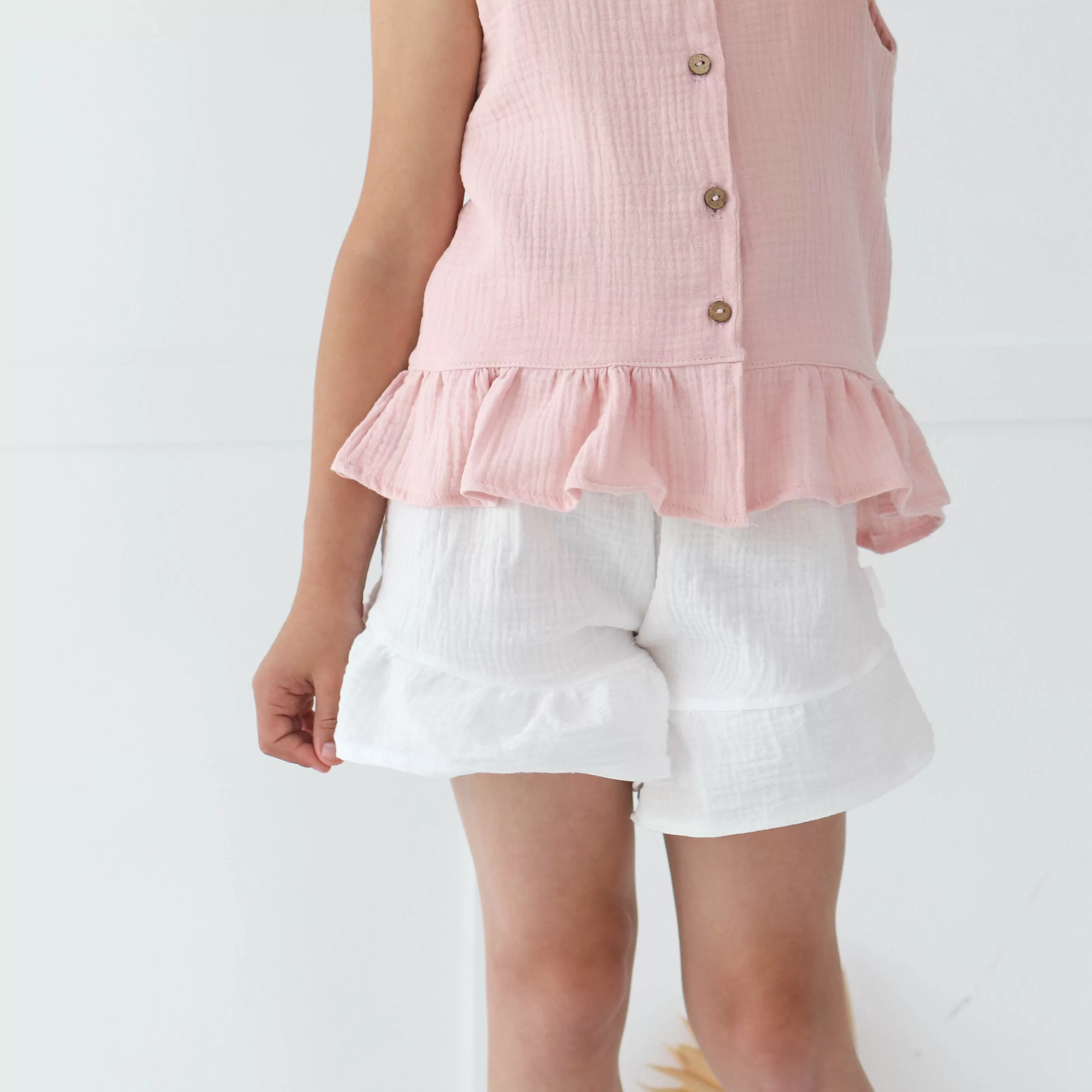 Muslin shorts with a ruffle - PURE