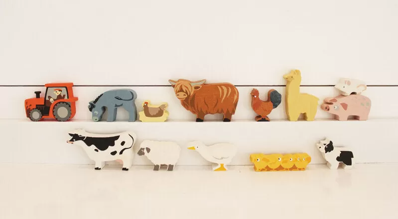 Tender Leaf Toys Farmyard Animals Display Shelf Set