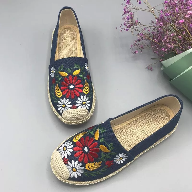 Women Casual Slip On Embroidered Flat Breathable Shoes